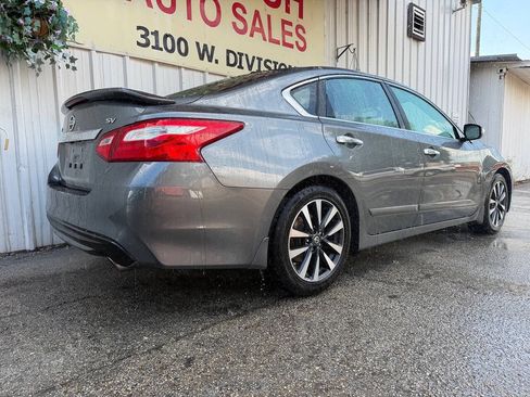 Used 2016 Nissan Altima 2.5 SV w/ Convenience Package FWD image 4