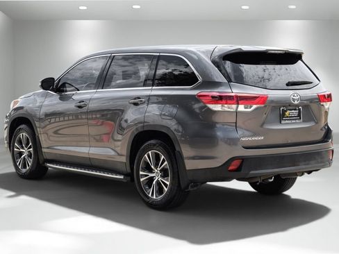 Used 2019 Toyota Highlander LE FWD image 8