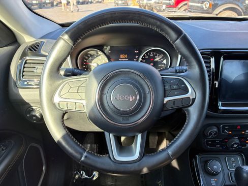 Used 2018 Jeep Compass Limited w/ Navigation Group AWD/4WD image 9