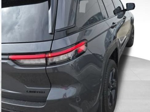 Used 2025 Jeep Grand Cherokee Limited w/ Black Appearance Package AWD/4WD image 14