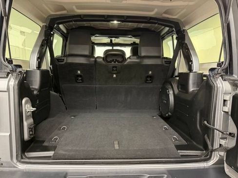 Used 2018 Jeep Wrangler Unlimited Sahara w/ Uconnect 4C Nav & Sound Group AWD/4WD image 31