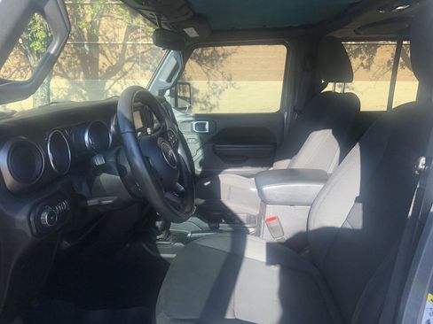 Used 2018 Jeep Wrangler Unlimited Sport S image 3