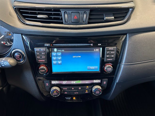 Used 2017 Nissan Rogue SV w/ SV Premium Package AWD/4WD image 4