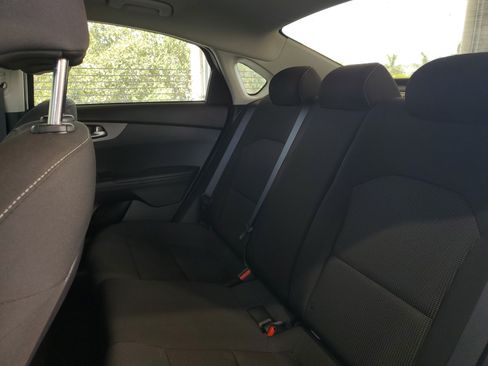 Used 2020 Kia Forte LXS FWD image 8