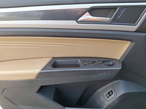 Used 2022 Volkswagen Atlas Cross Sport SE w/ Panoramic Sunroof Package image 9