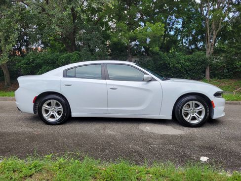 Used 2022 Dodge Charger SXT image 4