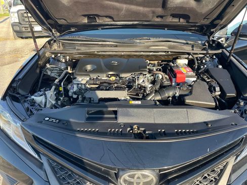Used 2018 Toyota Camry SE w/ Convenience Package FWD image 5