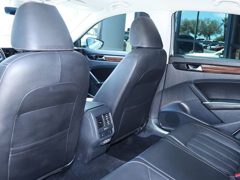 Used 2020 Volkswagen Passat 2.0T SEL image 31