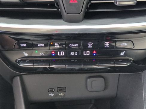 Used 2024 Buick Encore GX Avenir w/ Avenir Convenience Package FWD image 22