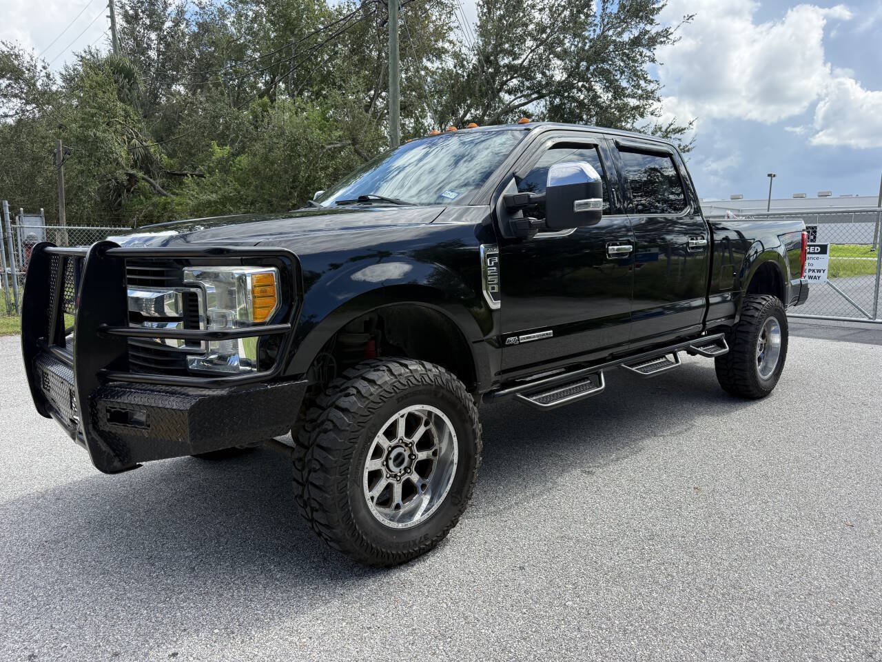Used 2017 Ford F250 XLT w/ XLT Premium Package AWD/4WD image 1