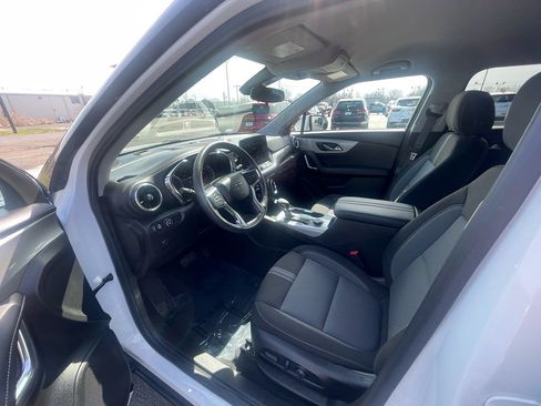Used 2025 Chevrolet Blazer LT FWD image 11