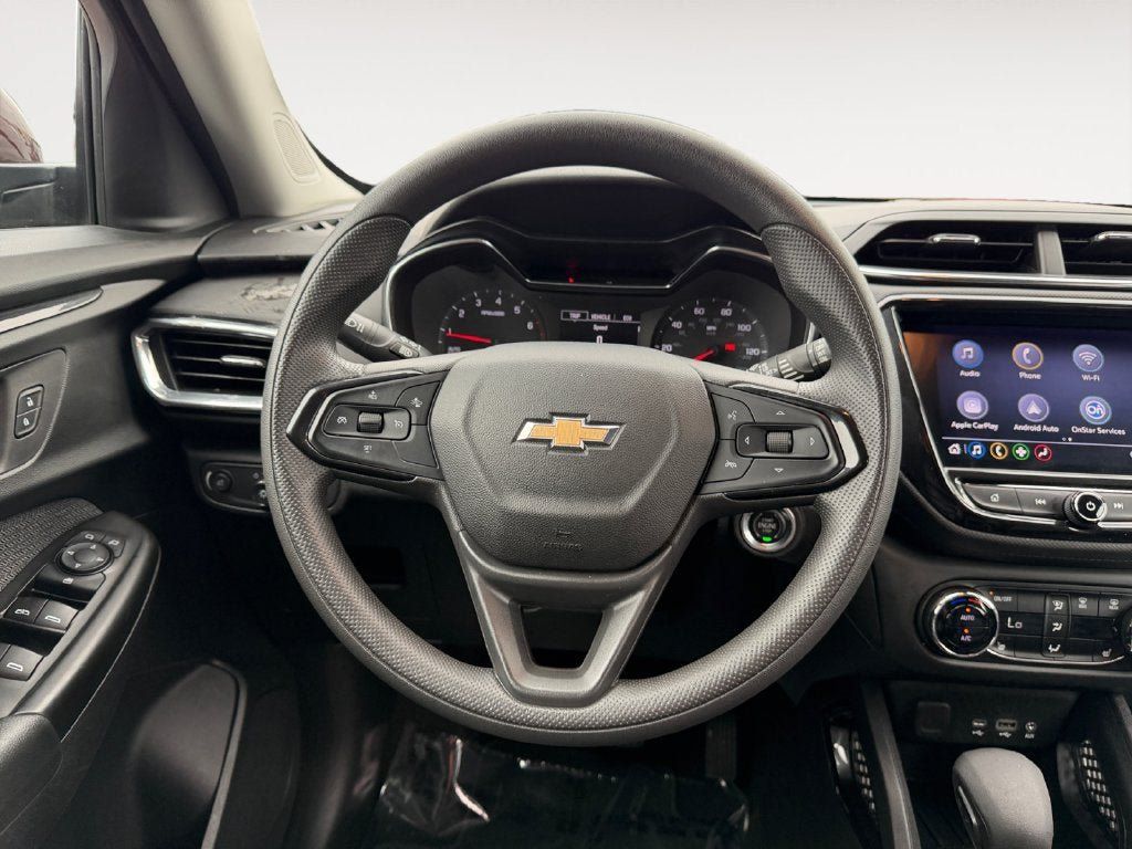 Used 2022 Chevrolet TrailBlazer LT w/ Convenience Package FWD image 14
