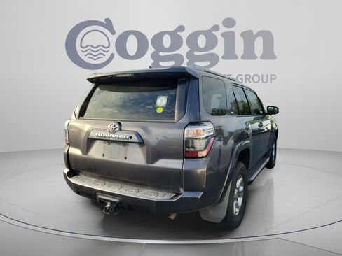 Used 2017 Toyota 4Runner SR5 RWD image 5