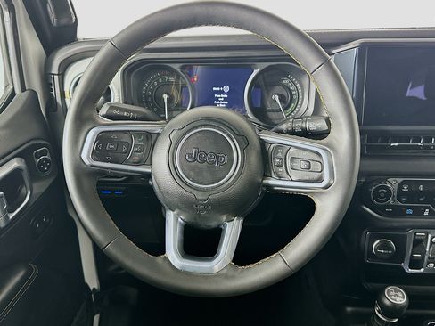 Used 2024 Jeep Wrangler Unlimited Sahara AWD/4WD image 18