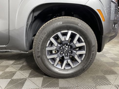 Used 2025 Nissan Frontier SL w/ Graphics Package image 11