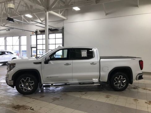 Used 2023 GMC Sierra 1500 SLT image 2