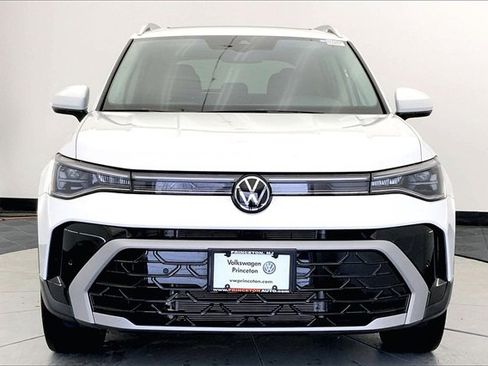 Used 2025 Volkswagen Taos SEL image 3