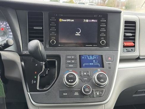 Used 2020 Toyota Sienna LE image 31