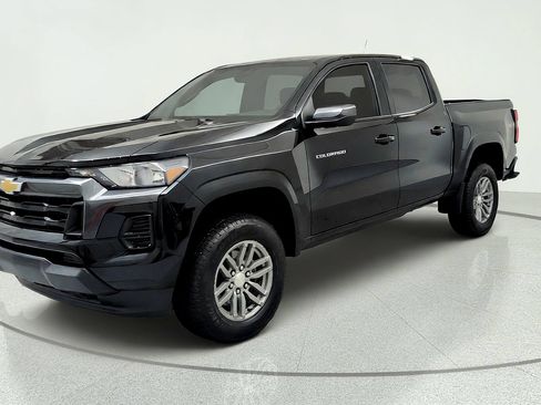 Used 2023 Chevrolet Colorado LT AWD/4WD image 1