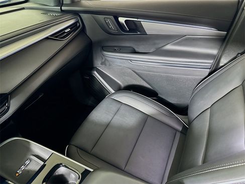 Used 2025 Buick Enclave Preferred image 22