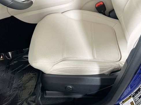 Used 2025 Mercedes-Benz GLC 300 4MATIC image 20