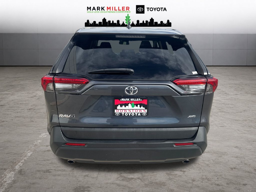 Used 2024 Toyota RAV4 LE AWD/4WD image 4