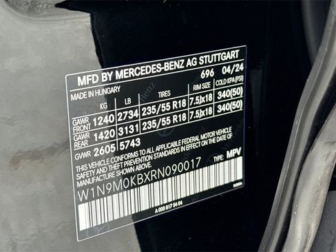 Used 2024 Mercedes-Benz EQB 300 4MATIC image 30