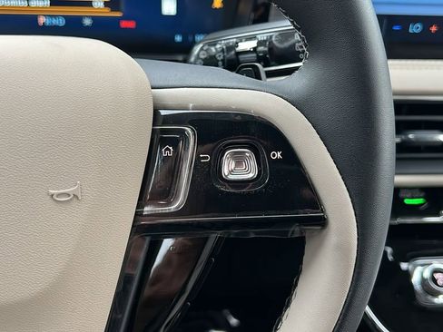 New 2025 Lincoln Corsair FWD w/ Equipment Group 101A image 17