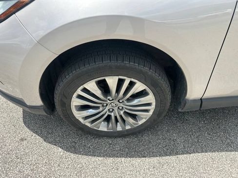 Used 2023 Toyota Venza Limited AWD/4WD image 9
