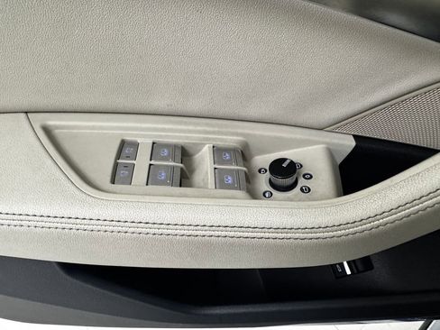 Used 2019 Audi e-tron Premium Plus image 25