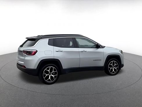 Used 2025 Jeep Compass Limited AWD/4WD image 9