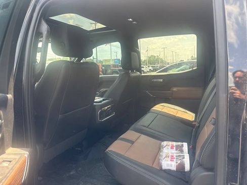 Used 2019 Chevrolet Silverado 1500 High Country w/ Technology Package AWD/4WD image 3