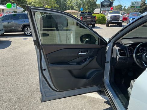 Used 2023 Nissan Rogue SL w/ SL Premium Package FWD image 16