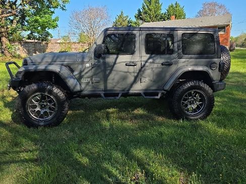 Used 2020 Jeep Wrangler Unlimited Sahara AWD/4WD image 6