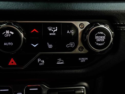 Used 2024 Jeep Gladiator Mojave image 25