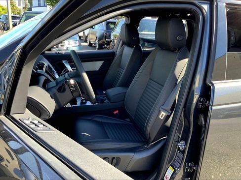 New 2025 Land Rover Discovery Sport Dynamic SE image 10