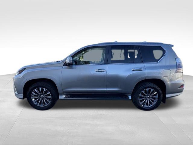 Used 2020 Lexus GX 460 Luxury w/ Accessory Package AWD/4WD image 12