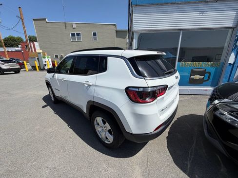 Used 2022 Jeep Compass Latitude w/ Sun and Sound Group AWD/4WD image 3