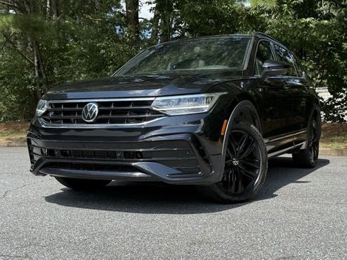 Used 2022 Volkswagen Tiguan SE R-Line image 2
