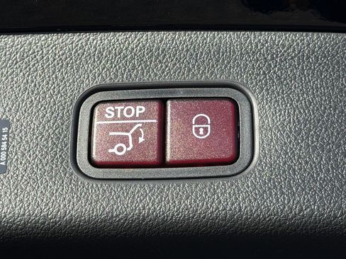 New 2025 Mercedes-Benz GLC 300 4MATIC image 14