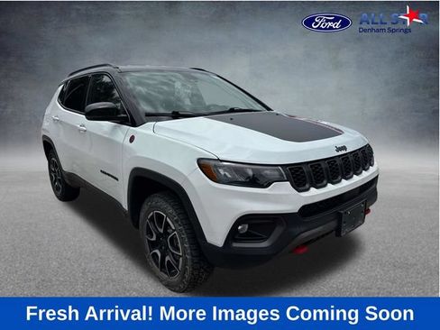 Used 2025 Jeep Compass Trailhawk AWD/4WD image 1