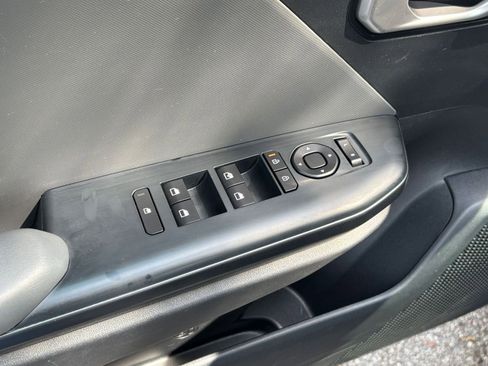 Used 2025 Kia K4 FWD image 18