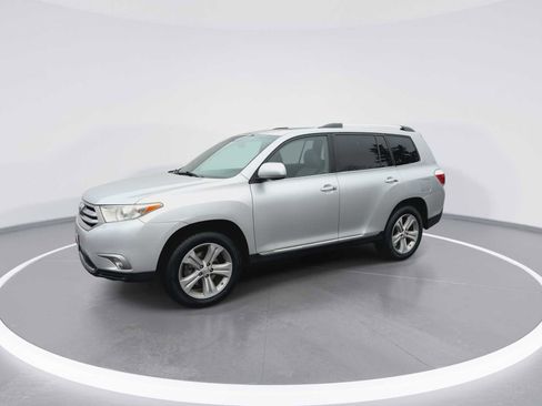Used 2012 Toyota Highlander Limited w/ Tow Pkg image 4