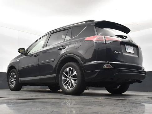 Used 2017 Toyota RAV4 XLE AWD/4WD image 12