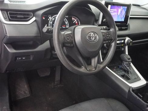 Used 2025 Toyota RAV4 XLE AWD/4WD image 5