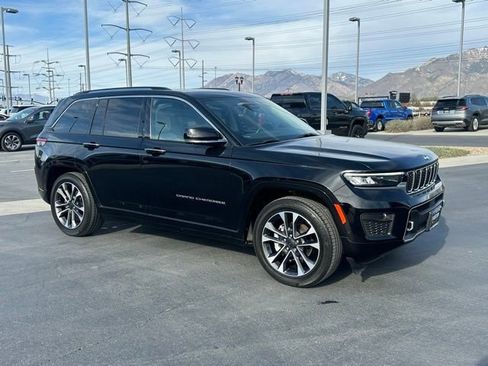 Used 2023 Jeep Grand Cherokee Overland w/ Advanced Protech Group III AWD/4WD image 28