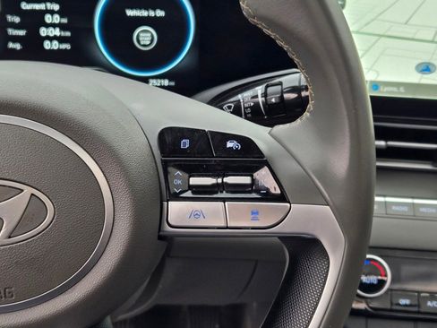 Used 2025 Hyundai Elantra SEL image 28