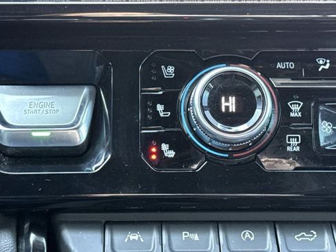 Used 2024 GMC Sierra 1500 AT4 w/ Technology Package image 19