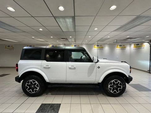Used 2023 Ford Bronco Outer Banks AWD/4WD image 3