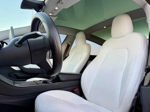 Used 2020 Tesla Model 3 Performance image 8